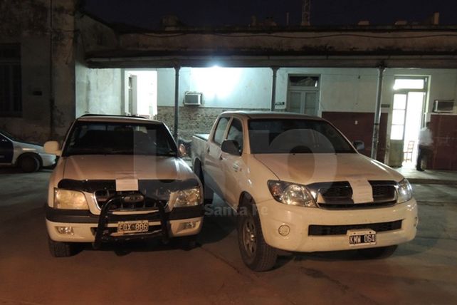 Policías de Gato Colorado recuperaron camionetas robadas