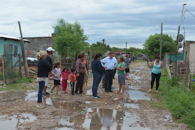 La comuna asiste a los barrios afectados por las intensas precipitaciones