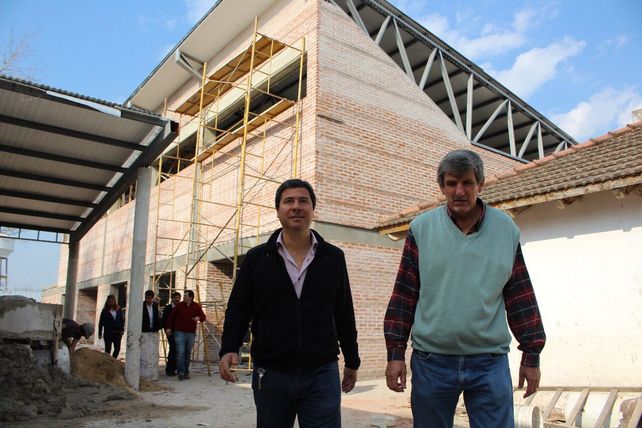 Gustavo Zavallo y Juan Carlos Kloss recorriendo obras.&nbsp;