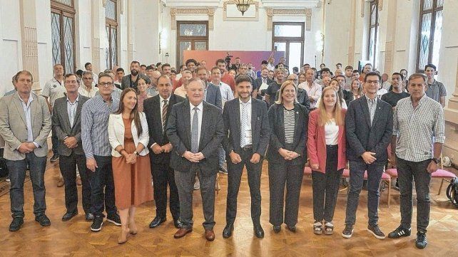 El gobernador Pullaro anunció la creación de un programa de financiamiento de infraestructura deportiva.