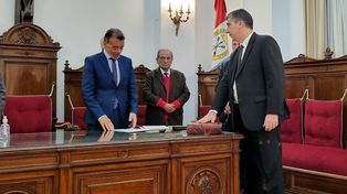 El acto de jura se realizó en el marco en el salón de actos de la Corte Suprema de Justicia de la provincia, en la ciudad de Santa Fe.