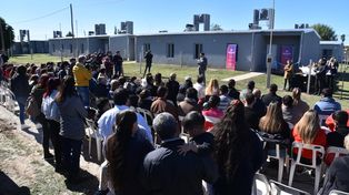 Pullaro entregó viviendas en El Trébol.