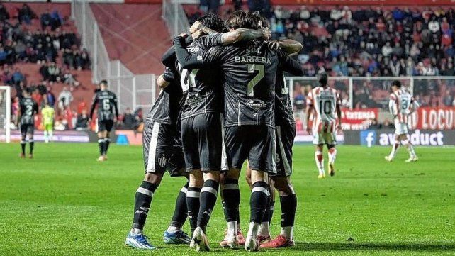 Unión está entre los tres equipos más goleados del fútbol argentino.