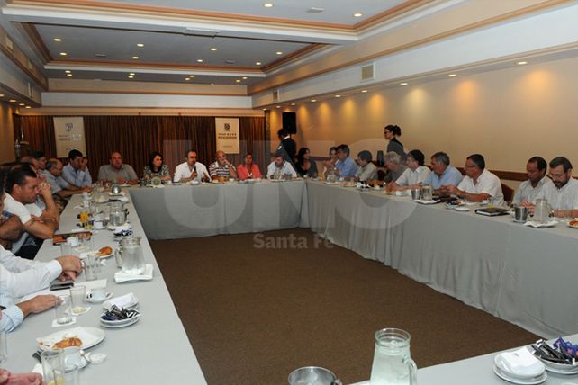 Los intendentes frenaron el paro al acordar pagar el bono