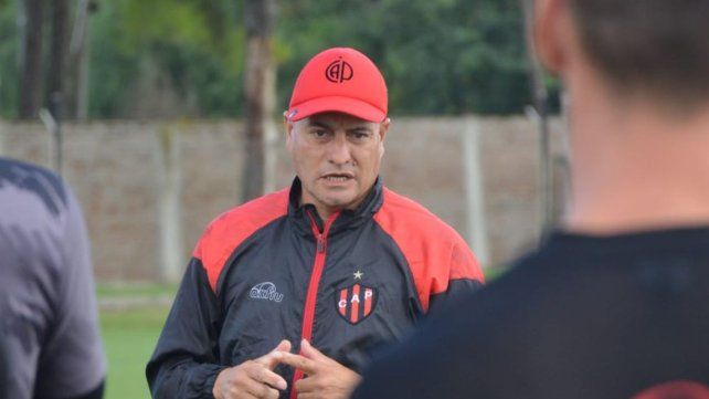 Marcelo Candia: La entrega de este equipo enamora a la gente