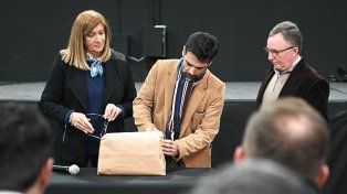 Se realizó el acto de apertura de sobres para la licitación de una obra que mejorará la distribución de agua potable en el este y el sur de Paraná