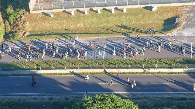 Fiesta de Disfraces en Paraná: las imágenes aéreas de la desconcentración