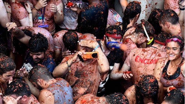 Tomatina, la batalla roja celebró su fiesta anual