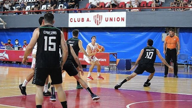 Unión no pudo cerrarlo y Tiro Federal de Morteros lo venció en el Ángel Malvicino.