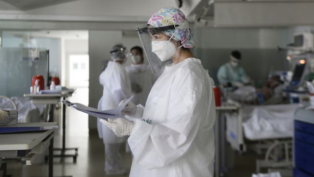 CUIDADOS INTENSIVOS. Unidad de terapia de un sanatorio privado de Rosario. Las camas no sobran.