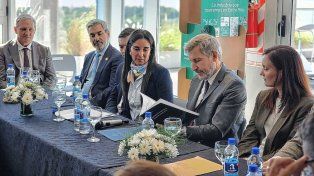 El gobernador Rogelio Frigerio acompañó el recambio de autoridades en la UIER en Paraná