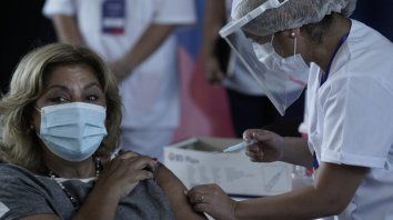 La ministra de Salud Sonia Martorano recibió este lunes la primera dosis de la vacuna Sputnik V. La ministra de Salud Sonia Martorano recibió este lunes la primera dosis de la vacuna Sputnik V.