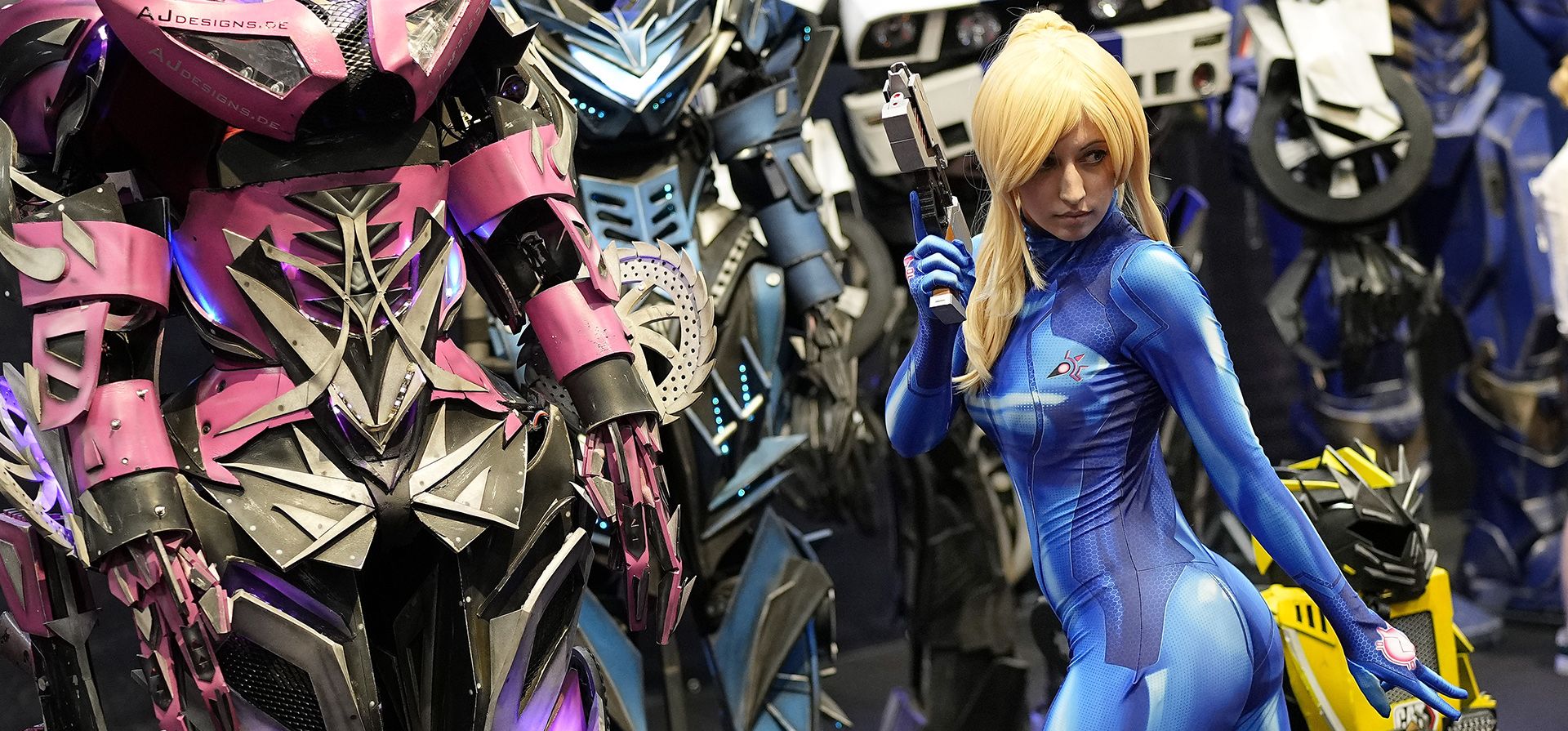 Una cosplayer posa en la feria de juegos de computadora Gamescom en Colonia, Alemania. 