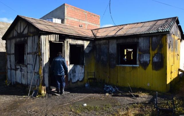 La vivienda siniestrada era de chapa con piso de madera. (Foto: Gentileza Tiempo Sur)
