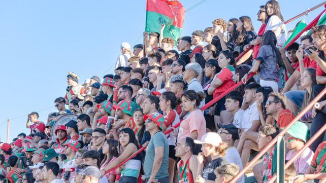 La hinchada del Rojiverde sigue al equipo a todas partes y ya piensa en el Ciclón. 