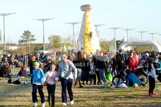 A pura diversión, los chicos festejaron su día en familia en el Parque Federal