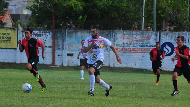 Maximiliano Banegas marcó el tanto de la apertura para el Pingüino. &nbsp;