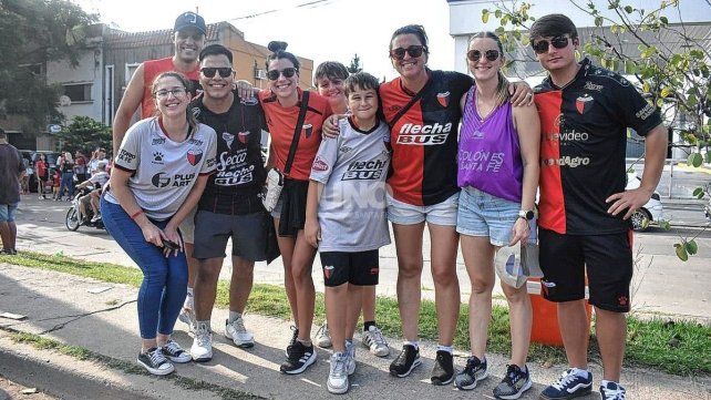 El color de los hinchas de Colón para el partido ante Gimnasia (J) en el Brigadier López