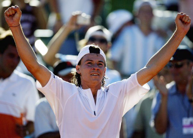 Coria celebra el triunfo conseguido ante Thomas Berdych  de República Checa por 6/3, 3/6, 6/0 y 6/3.  