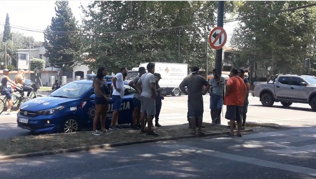 Videos: detuvieron a un ladrón y lo ataron a un poste en bulevar Rondeau