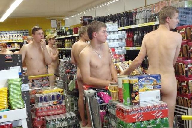 Inauguración: super alemán le regala la compra al que vaya desnudo