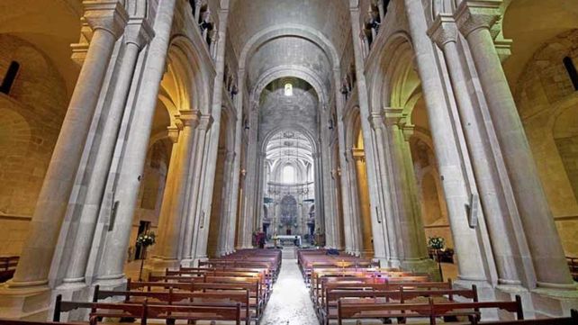 Vista del interior de la catedral de Lisboa