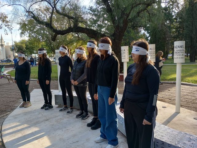 El memorial Interrumpidas fue el espacio donde se realizó una intervención artística para visibilizar a las mujeres sanjorgenses víctimas de femicidio