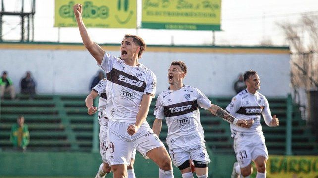 Platense fue mucho más y dio cuenta de Defensa y Justicia con autoridad en Florencio Varela por la Liga Profesional. Platense fue mucho más y dio cuenta de Defensa y Justicia con autoridad en Florencio Varela por la Liga Profesional.