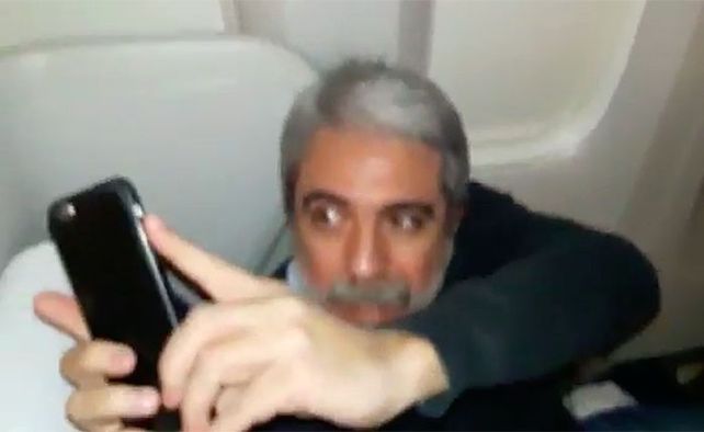 Increparon a Aníbal Fernández en un avión y él no se quedó atrás