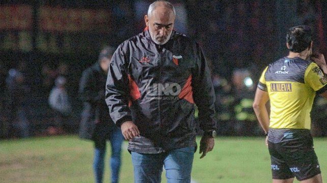 La dirigencia de Colón por ahora no puede sumar al 9 que tanto pide Iván Delfino