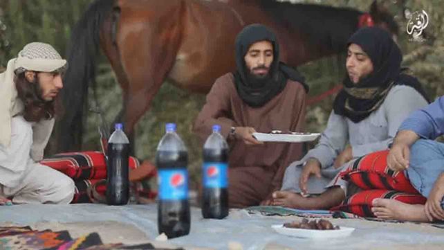 ¿Por qué los terroristas toman una reconocida marca de gaseosa cola?