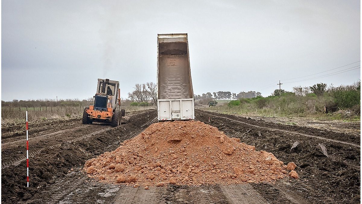 Trabajan en el traspaso de la obra sobre la ruta nacional 12 a la ...