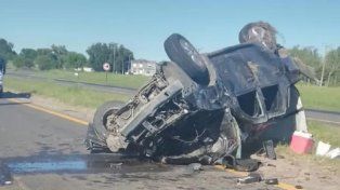 Ruta 14: una camioneta volcó y dejó tres heridos, entre ellos un niño