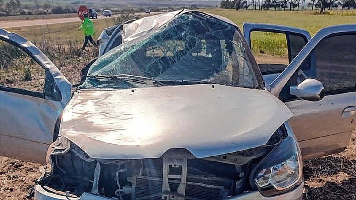 Una mujer lesionada tras el vuelco de su vehículo en la 131