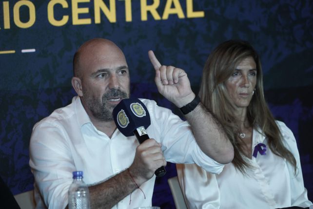 Lo dijo Belloso: Jorge Almirón continuará siendo el DT de Central.