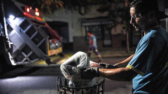 La recolección de residuos en barrios de la ciudad trae controversia.