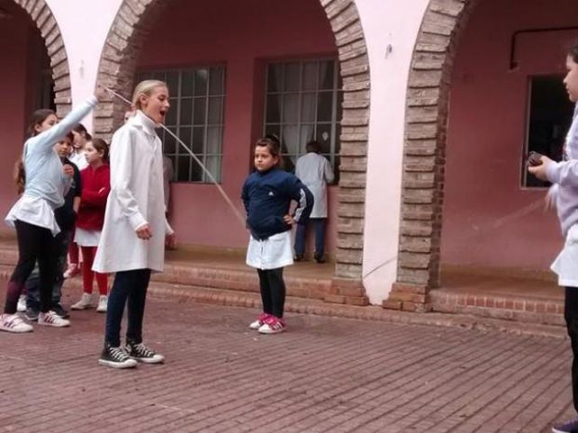 Una maestra murió frente a sus alumnos de tercer grado