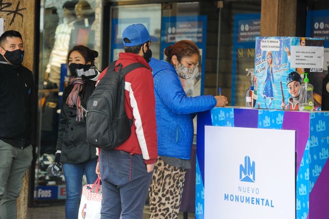 Por la vuelta de los cines. Los rosarinos y rosarinas dejaban mensajes en una urna