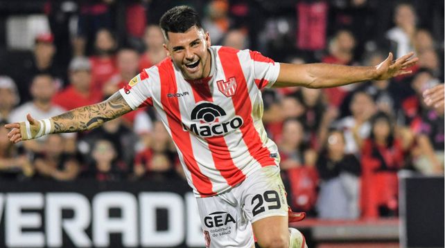 Ignacio Russo grita uno de los varios goles que lleva convertidos con la camiseta de Instituto.