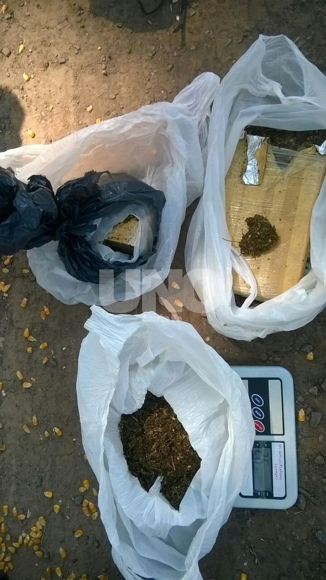 Gendarmería arrestó a una pareja de novios con más de un kilo de marihuana