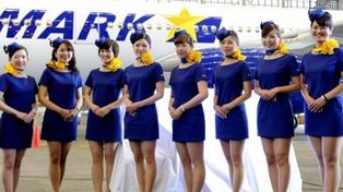 Una aerolínea obliga a sus azafatas a usar minifalda