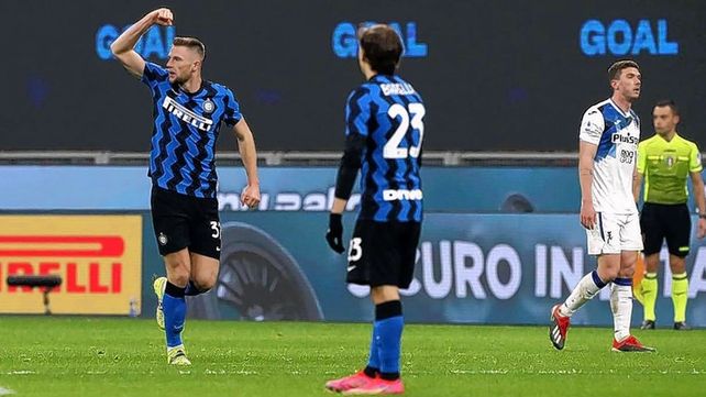 Inter superó con lo justo a Atalanta y mantiene la diferencia sobre Milan en la Serie A de Italia.&nbsp;