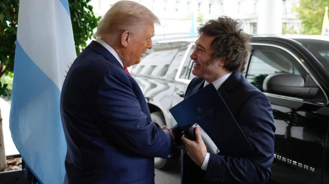 Milei viaja a Davos con la expectativa de volver a encontrarse con Trump.