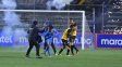 ¡Increíble! La barra de The Strongest atacó a los jugadores con bengalas pese al triunfo