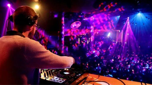 El gobierno eliminó el cobro del derecho de autor por reproducir música y películas en eventos privados