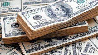El dólar aumentó este martes siete pesos y cerró a $212