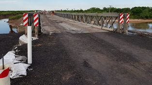 Las imágenes aéreas del puente que restableció la transitabilidad en ruta 1