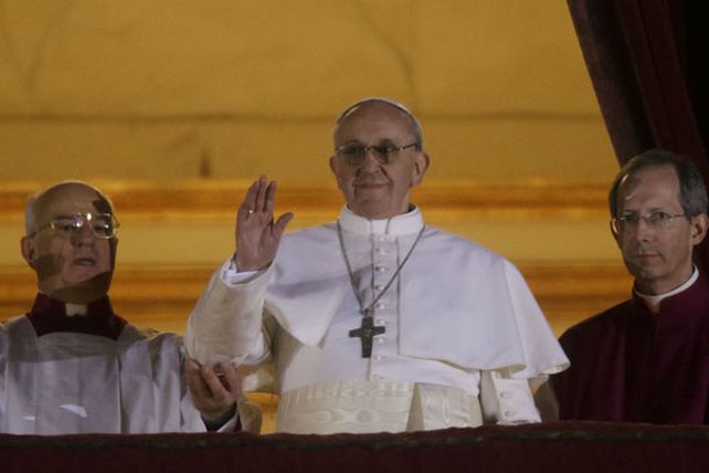 El argentino Bergoglio sorprende al mundo: es el Papa Francisco I