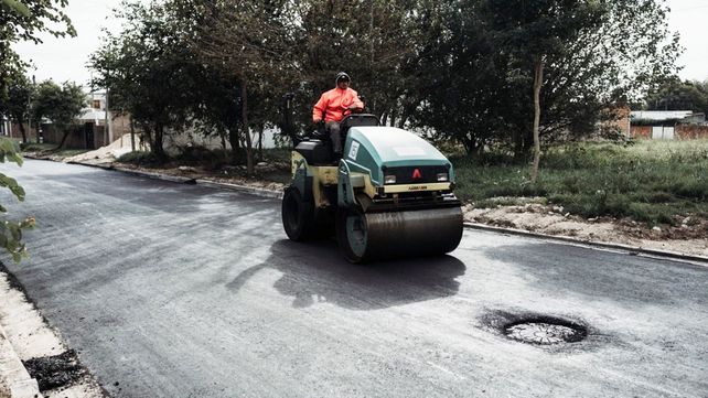 Paraná: asfaltan calles a través de Esfuerzo Compartido