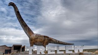 Turistas rosarinos fueron desvalijados en el ingreso a Trelew cuando se bajaron el auto para fotografiarse junto a la réplica del dinosaurio Patagotitan Mayorum.&nbsp;
